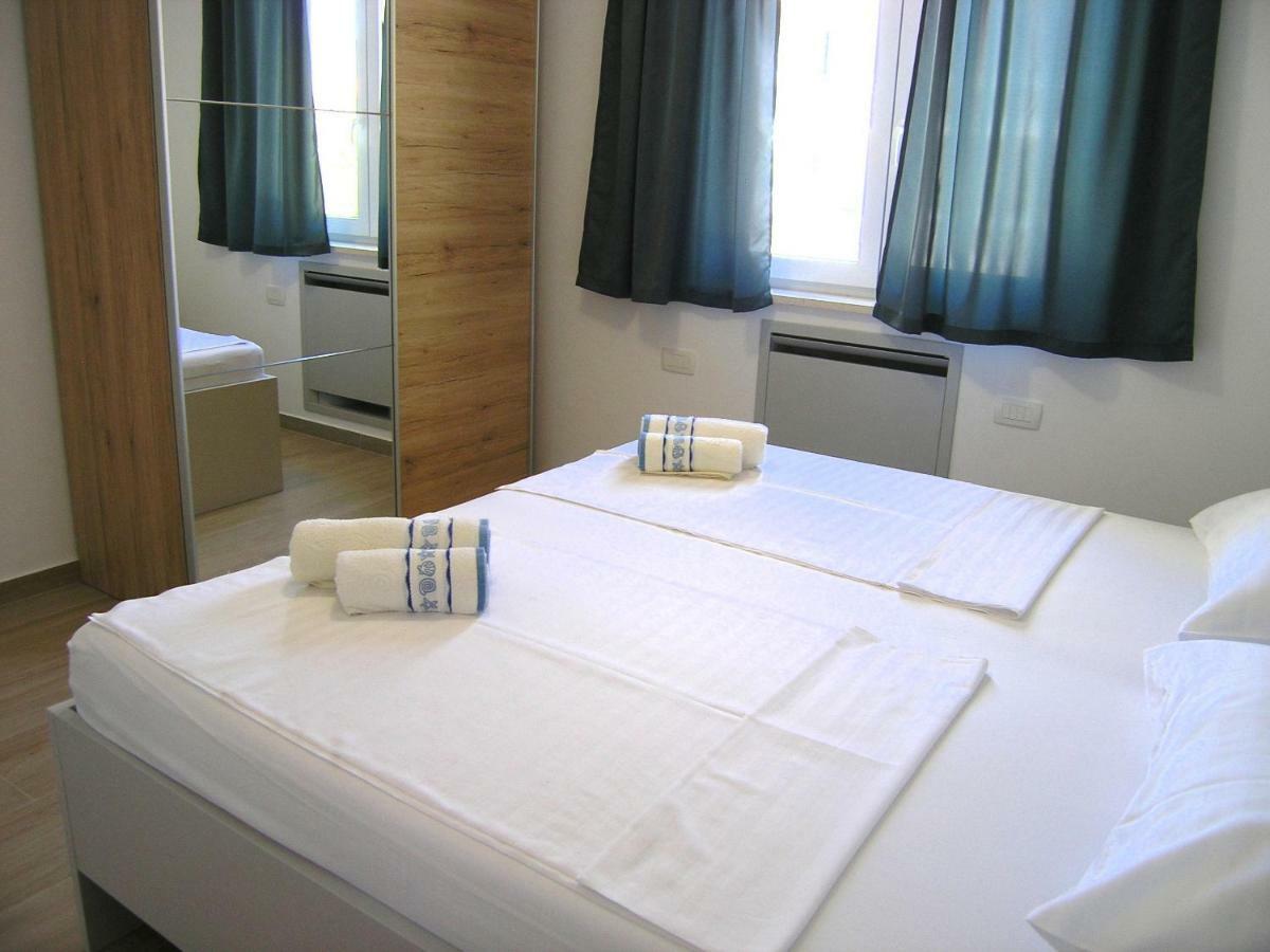 Apartmani Krajinovic クルク エクステリア 写真